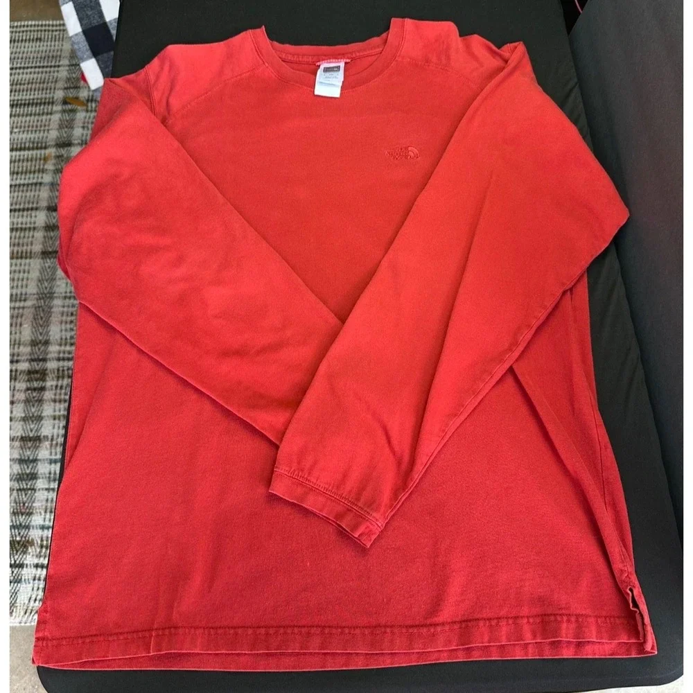 The North Face Red Long Sleeve T-Shirt Large Embroidered Logo Outdoor Tee Sun
